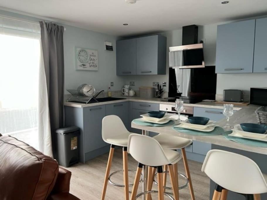 Orchard Lodge -Coastal Retreat, New Build, Village Views, Private Garden And Terrace Saint Brides Major Εξωτερικό φωτογραφία